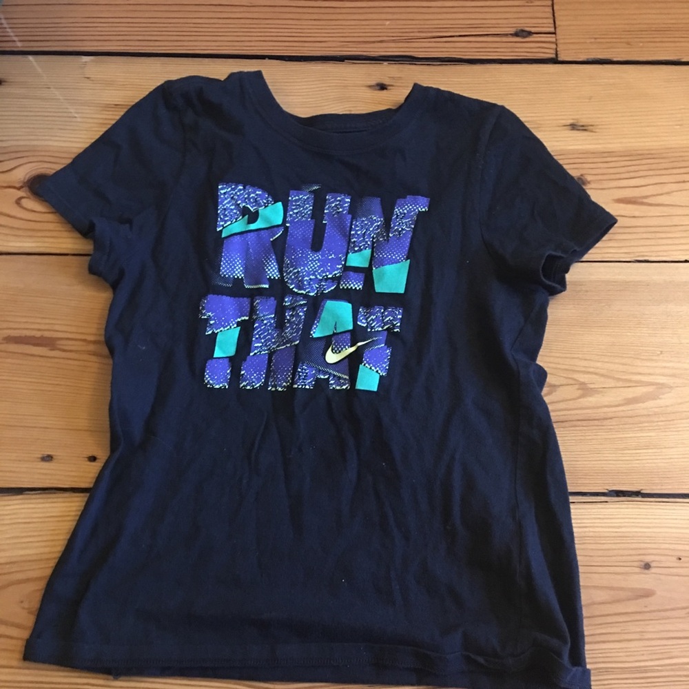 Girls Nike T-shirt medium